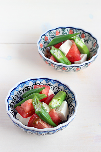 12cmボウルでオクラとトマトの中華風サラダ