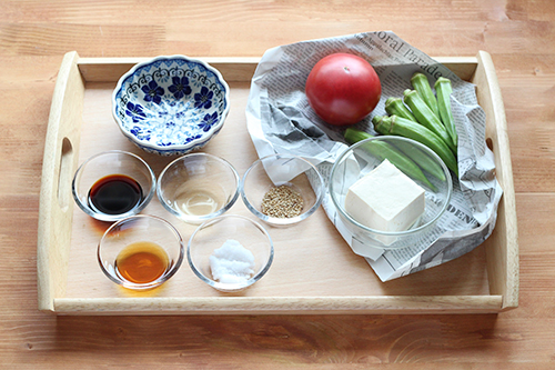 オクラとトマトの中華風サラダの材料/ポーリッシュポタリー