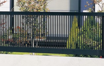 モンブレム 形材門扉「モンブレム」とコーディネートできる形材フェンスです。