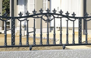 レガンス 鋳物門扉「レガンス」とコーディネートできる鋳物フェンスです。
