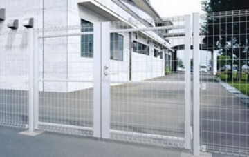 ユメッシュR型門扉 施工条件に合わせて選べるタイプ、R型フェンスとのコーディネートが可能です。