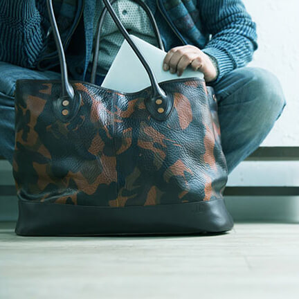 モブリス Camo Leather Tote Bag