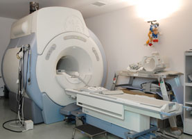 腰痛の原因を調べるMRI検査
