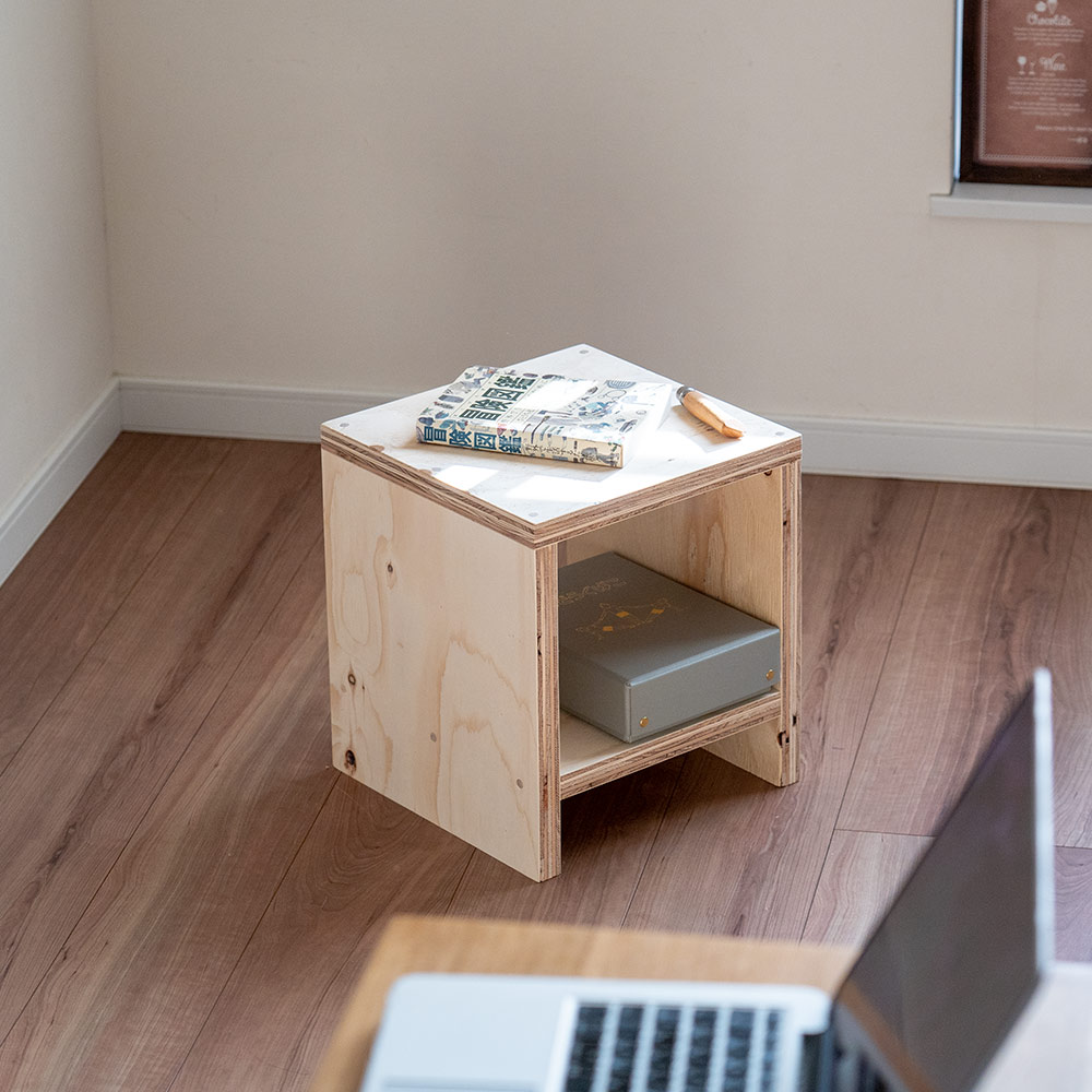 図工室の椅子 スツール stool ベンチ 木製 収納 工作 雑誌 踏み台