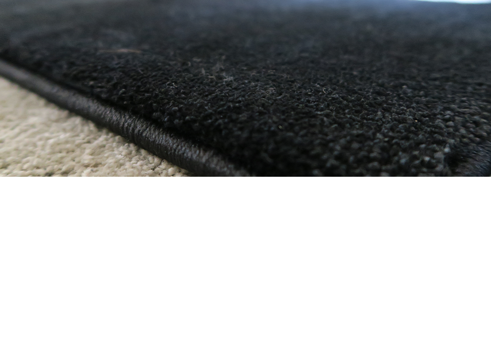 カラー ブラック/ベージュ/グレー　材質(表面) 表面オリジナルPP素材　材質(裏面) 裏面 メッシュ加工(絹目仕上げ)　生地の厚み(mm) 約15mm