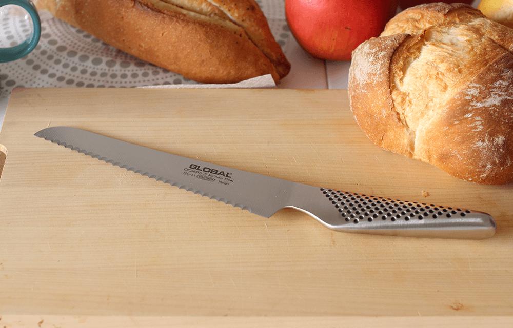 サンドイッチナイフ16cm。浅い波刃でハード系パンだけでなく、柔らかいパンもスッと切れます。