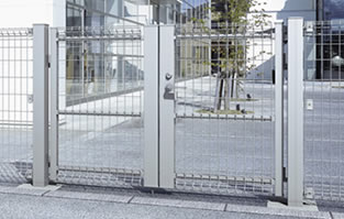 ユメッシュ門扉 上下半丸形状のシンプルなデザインです。HR型フェンスとのコーディネートが可能な門扉です。
