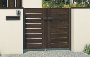 フレイナ シンプルデザインに多彩な質感の木目柄が映える新型木調門扉です。玄関ドアとのコーディネートもしやすく、さまざまな住宅スタイルに調和します。