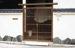 数寄屋門 門ユニットアルミ門戸　数奇屋門・志貴野・福野純和風の落ち着き。伝統ある日本の住まいを演出します。