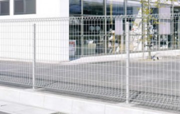 ユメッシュR型フェンス 幅広い用途に対応できるよう多彩な施工タイプを取りそろえています。