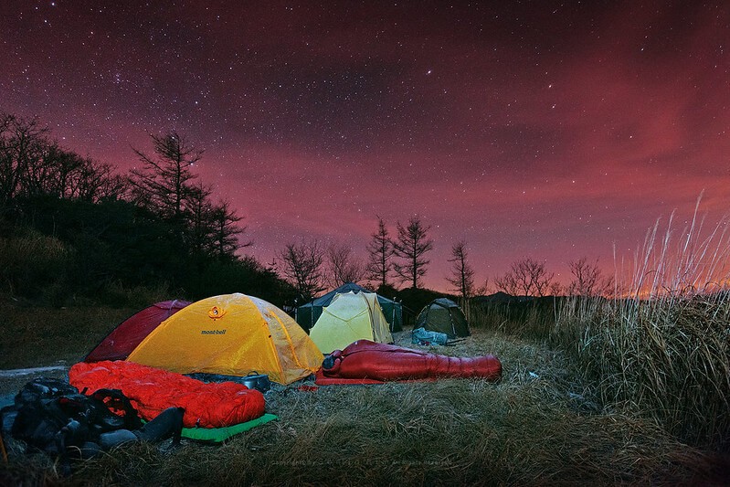 夜のキャンプ風景